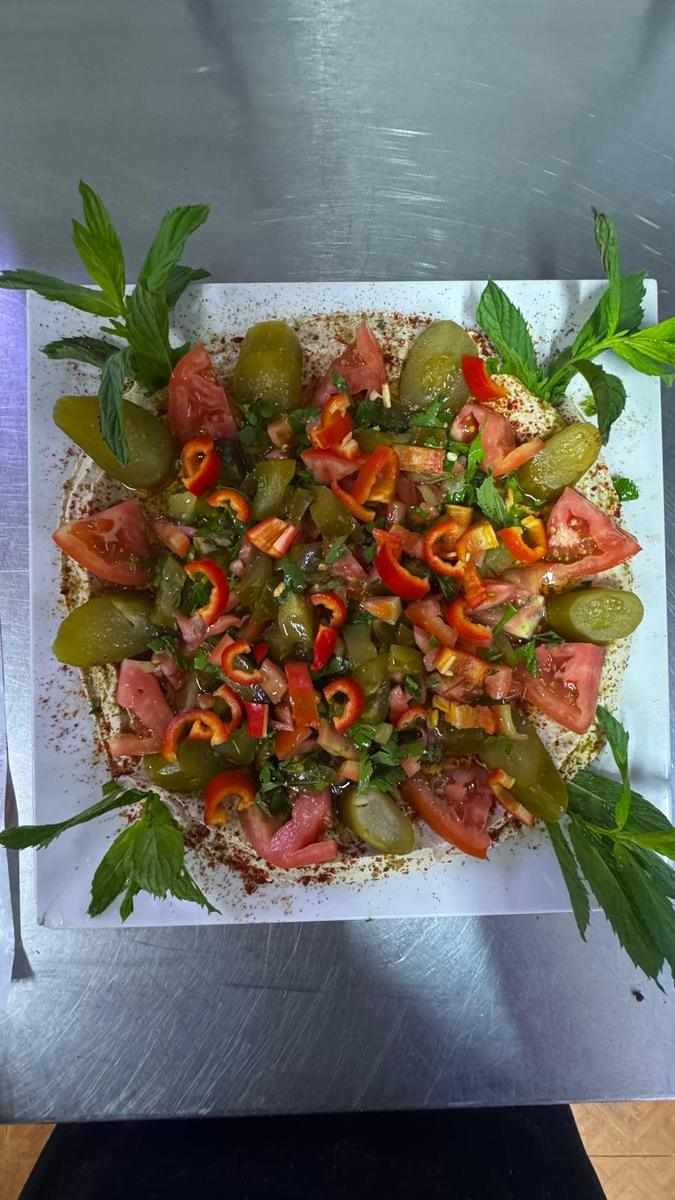 Humus üzerine hazırlanmış mevsim ezmesi